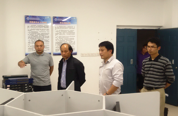 易忠校长到我系调研指导工作 易忠校长到我系调研指导工作
